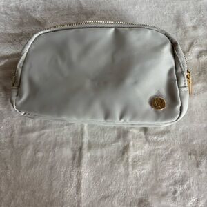Lululemon Everywhere Belt Bag LU9AX2S Gray/Gold